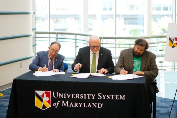 University System Chancellor Jay A. Perman, AFSCME Council 3 President Patrick Moran and AFSCME director of collective bargaining Stuart Katzenberg sign the memorandum.